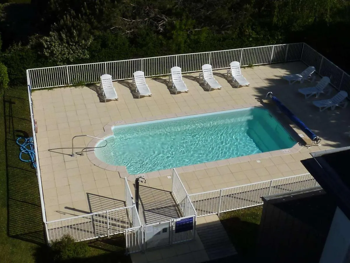 Carnac : Studio Cabine Avec Piscine Chauffee, Proche Plage Et Thalasso, Animaux Bienvenus - Fr-1-477-186 0*,